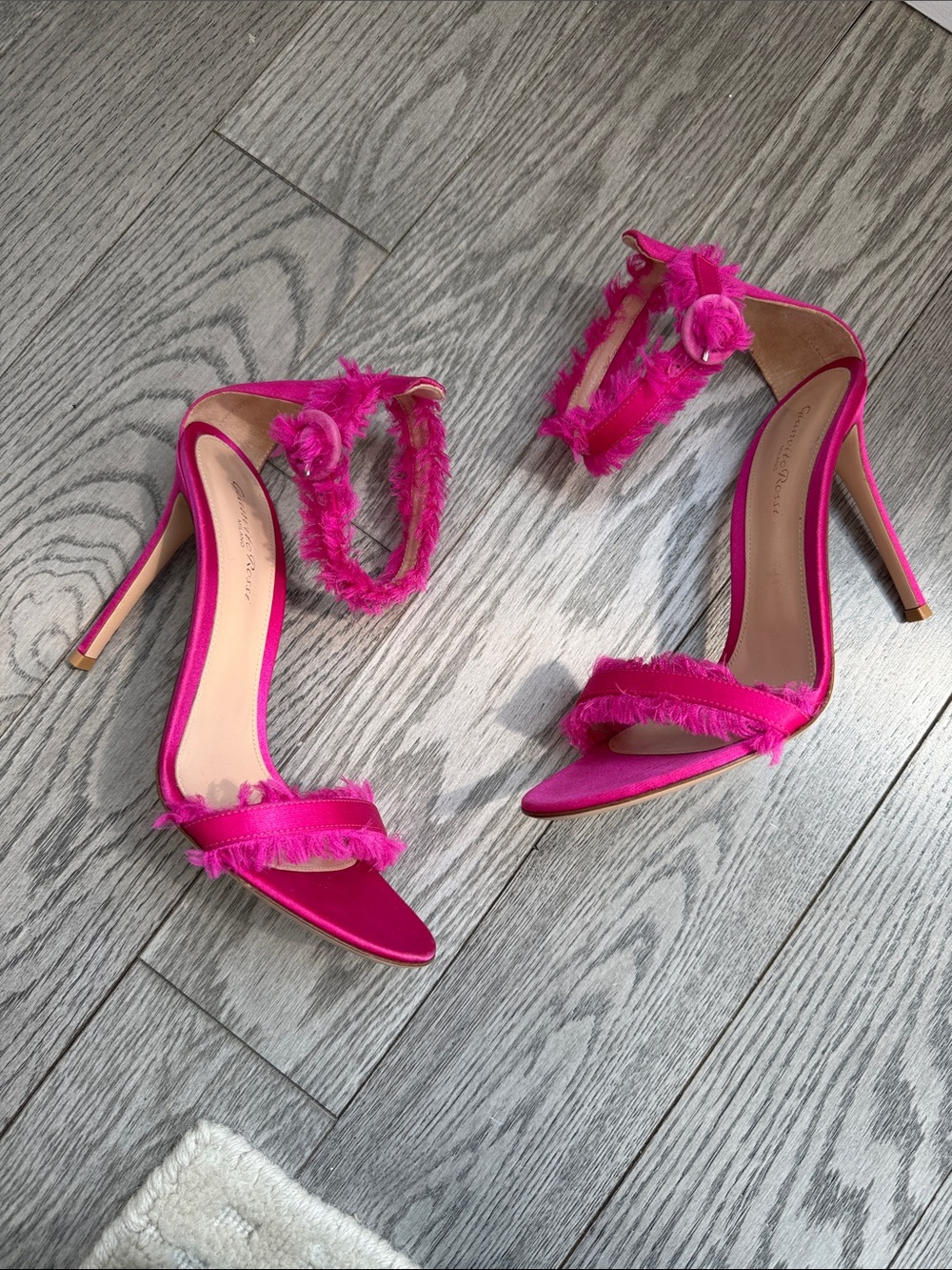 NWT pink fringe Gianvito Rossi heel sandals